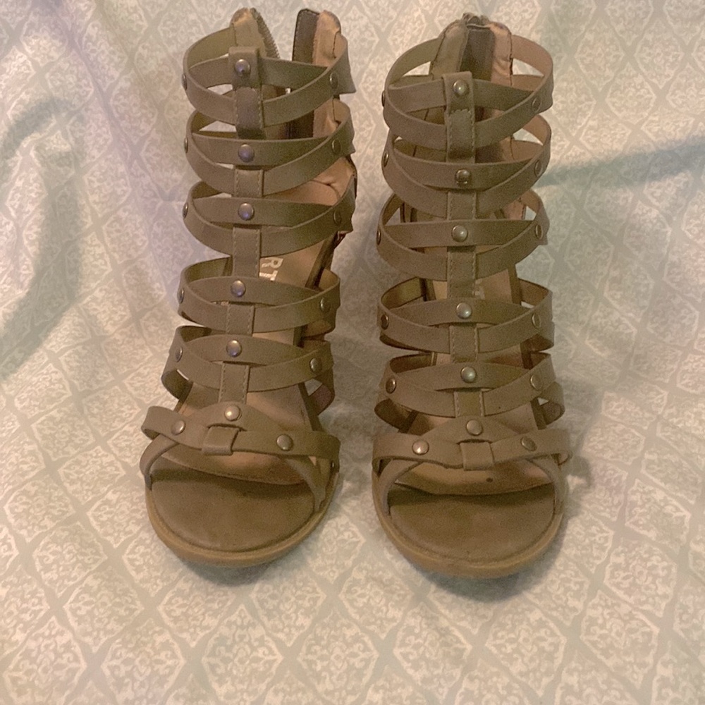 Report Reeta Olive size 7M